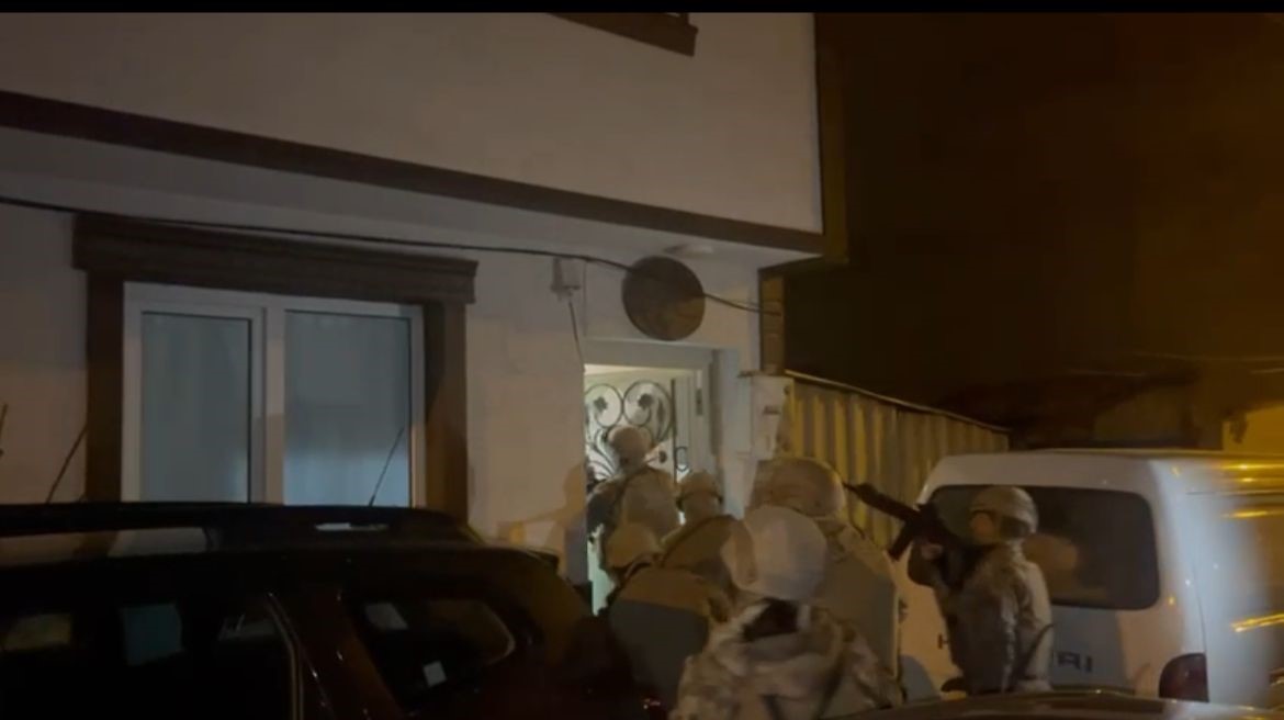 molotoflu saldiri kamerada suc orgutu ozel harek t baskiniyla yakalandilar 3 BZUlsdle