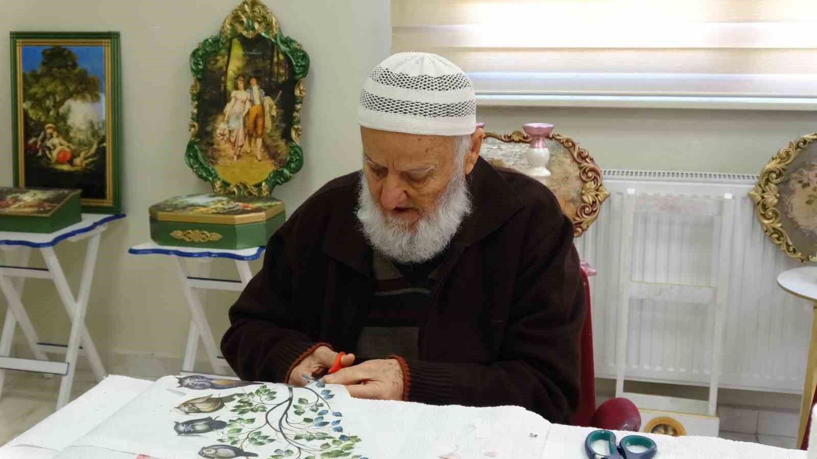 moral evinin renkli kisiligi cevresine nese saciyor 2 NUQVz1lS