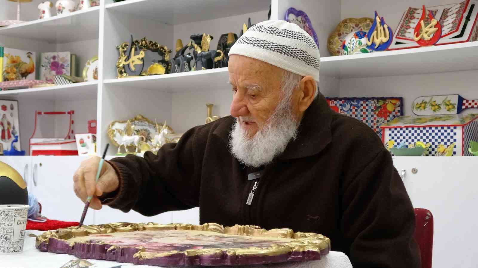 moral evinin renkli kisiligi cevresine nese saciyor 4 zH8tkH7Q