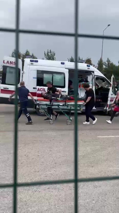 motodrag yarislarinda bariyerlere carpan motosikletin surucusu yaralandi 7 KqllRuyQ