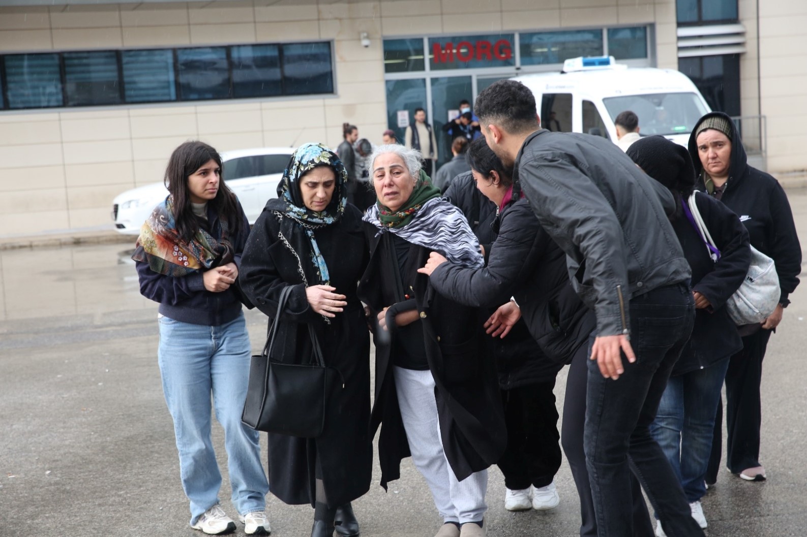 Motokurye feci kazada hayatını kaybetti, son yolculuğuna meslektaşları konvoyla uğurladı 5 motokurye feci kazada hayatini kaybetti son yolculuguna meslektaslari konvoyla ugurladi 1 ul5FbeNE