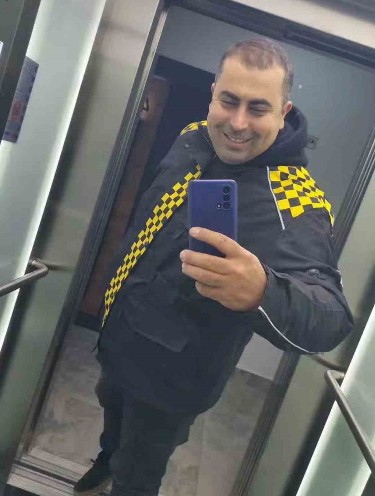 Motokurye feci kazada hayatını kaybetti, son yolculuğuna meslektaşları konvoyla uğurladı 10 motokurye feci kazada hayatini kaybetti son yolculuguna meslektaslari konvoyla ugurladi 6 OMFAeT4X