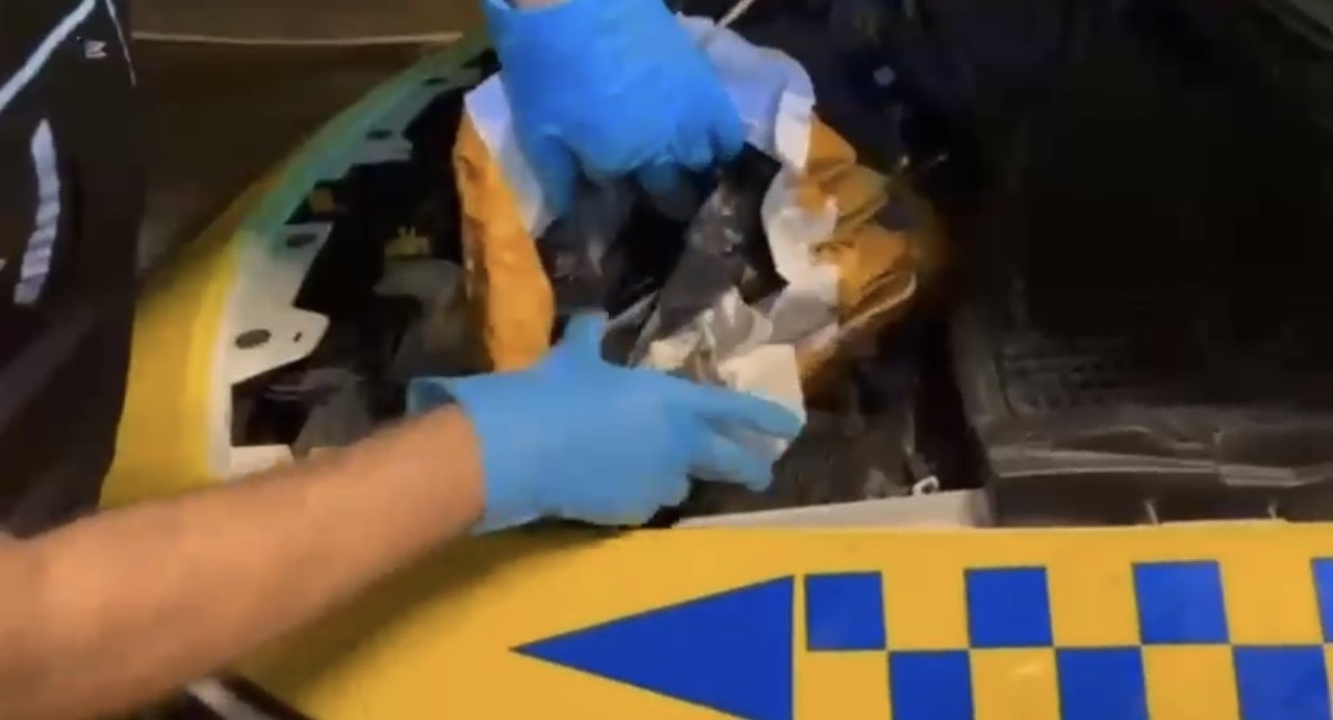 motor-kaputundan-3-milyon-liralik-metamfetamin-ele-gecirildi-H6CDNLv4.jpg