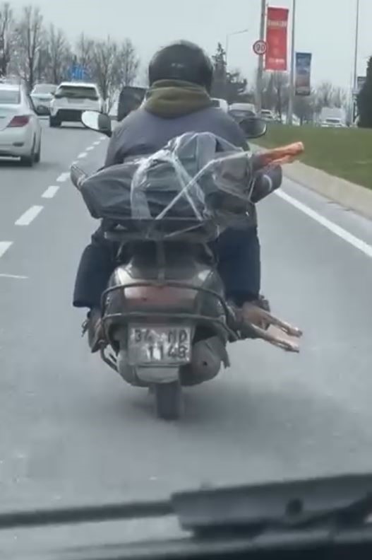 motorcu ayaginin altinda et tasidi 0 GshVSTSz