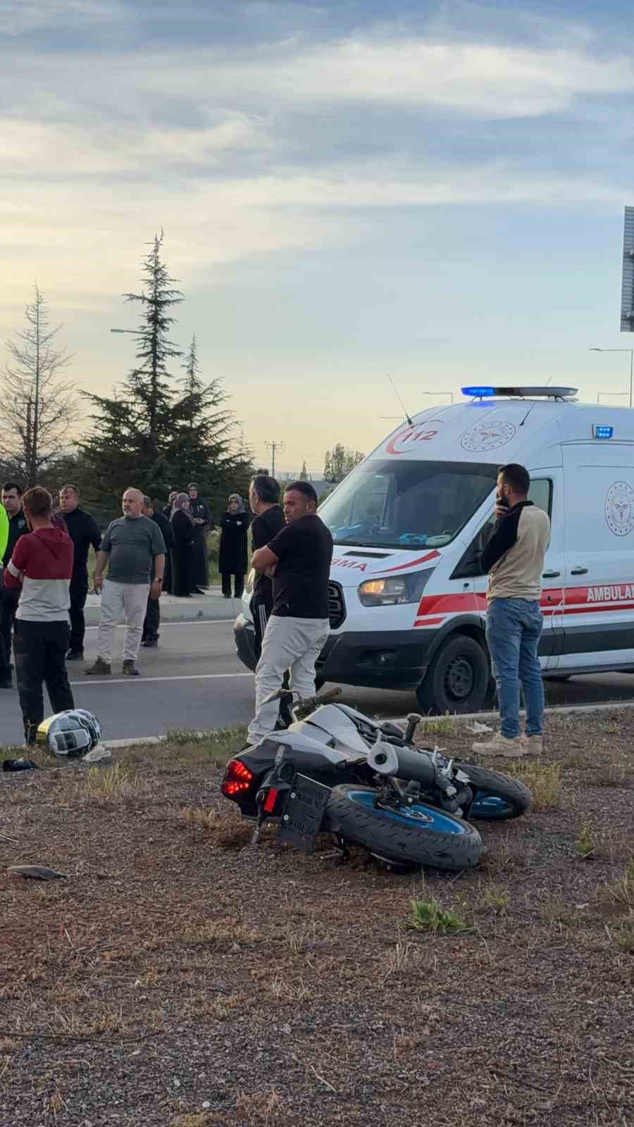 motorsiklet devrildi surucu agir yaralandi 0 4hBeLNVP