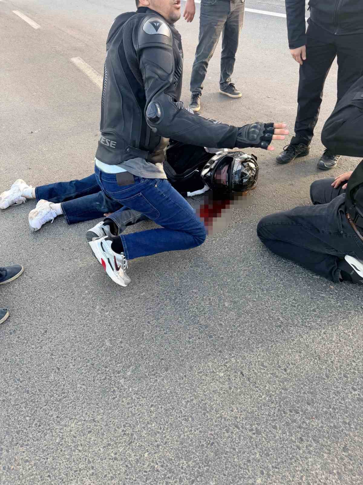 motorsiklet devrildi surucu agir yaralandi 1 H5j9MRMh