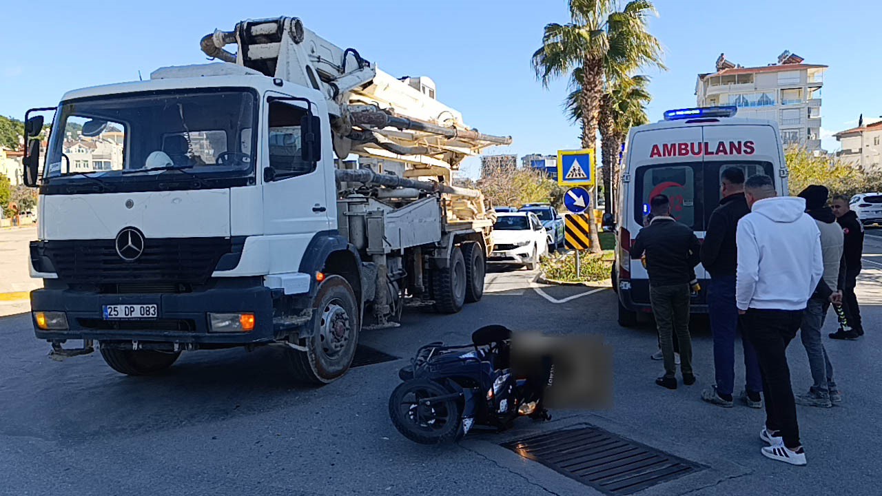 Motosiklet beton kamyonuna çarptı: 1 yaralı 5 motosiklet beton kamyonuna carpti 1 yarali 1 uQIKDpGz