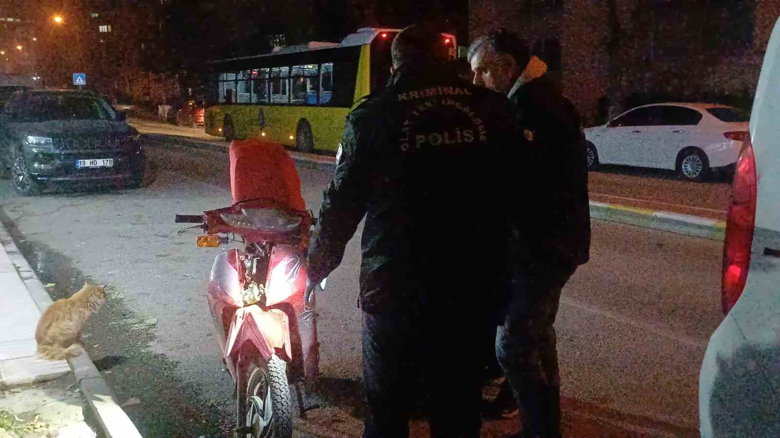 Motosiklet çalan şüphelilerin üzerinden uyuşturucu çıktı: 3 gözaltı 5 motosiklet calan suphelilerin uzerinden uyusturucu cikti 3 gozalti 1 fnPJpO1G