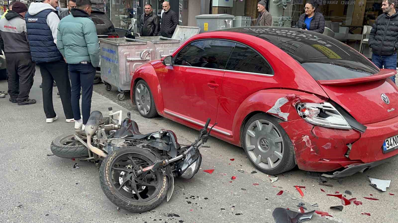 motosiklet donus yapan kamyonete ve park halindeki otomobile carpip takla atti 3 DJNXzjBF