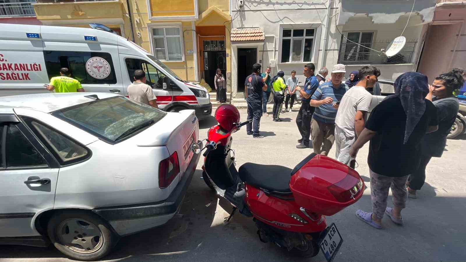 Motosiklet hareket eden otomobile çarptı: Anne ile kızının yaralandığı kaza kameraya yansıdı 7 motosiklet hareket eden otomobile carpti anne ile kizinin yaralandigi kaza kameraya yansidi 3 wPKzmWHU