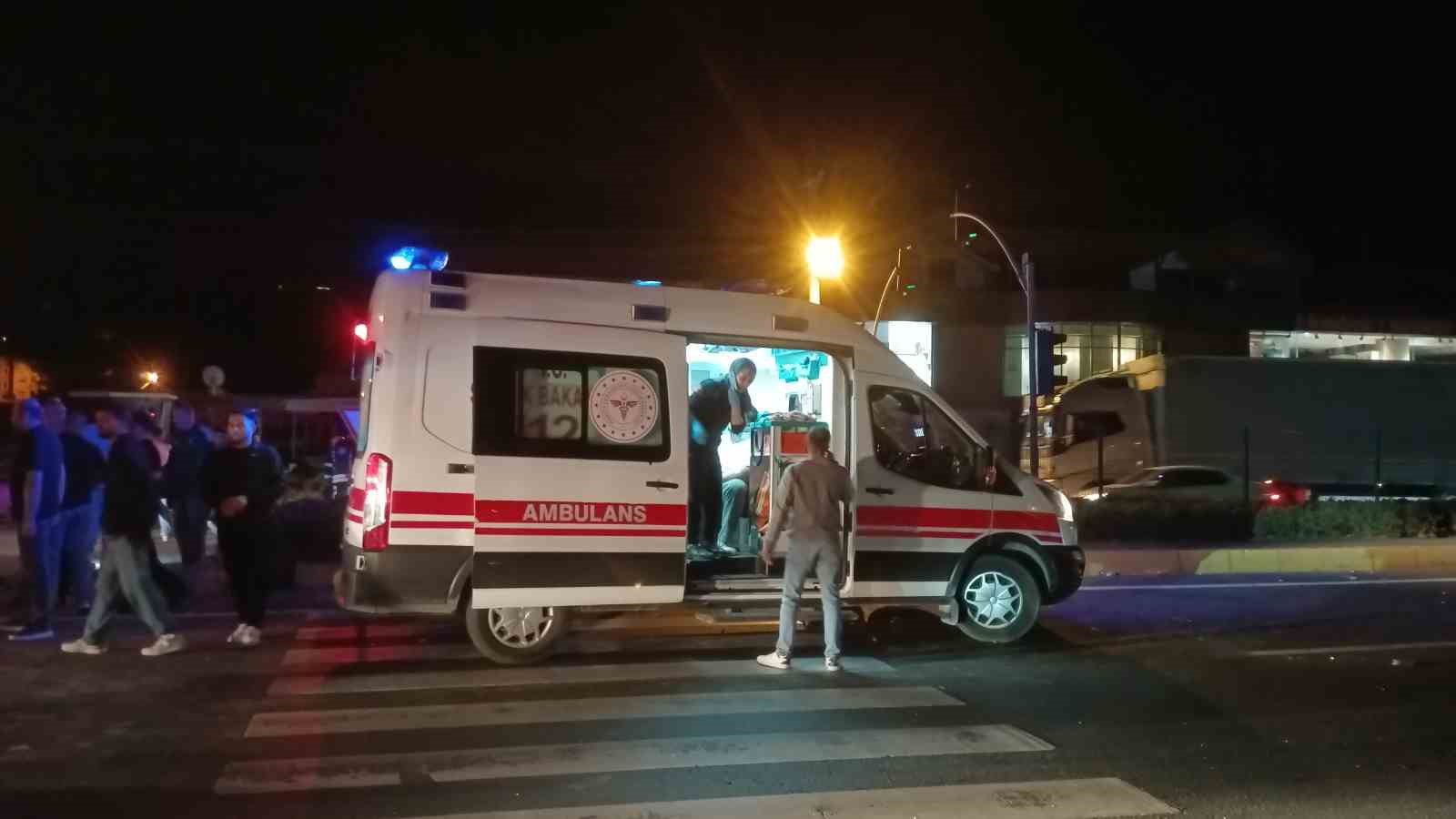 motosiklet ile carpisan otomobil takla atarak ters dondu 1i agir 4 yarali 3 Qqk8vb3L
