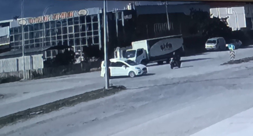 motosiklet ile hafif ticari arac carpisti 1 yarali 0 pqN5DjDC