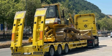 motosiklet-ile-is-makinesi-tasiyan-tir-carpisti-1-yarali-wRxhKYeI.jpg