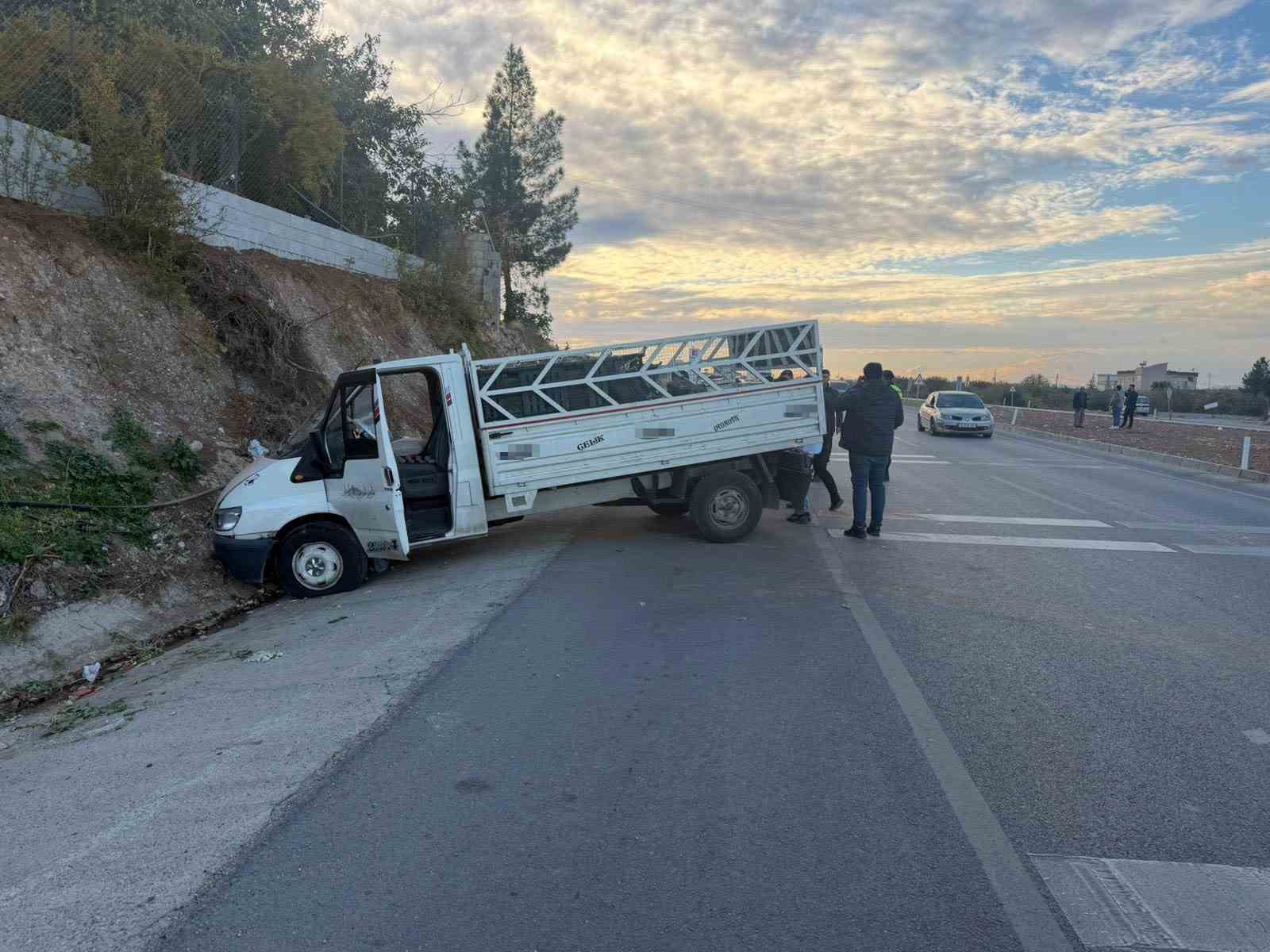 motosiklet ile kamyonet carpisti 1 olu 1 CvZSfV4h