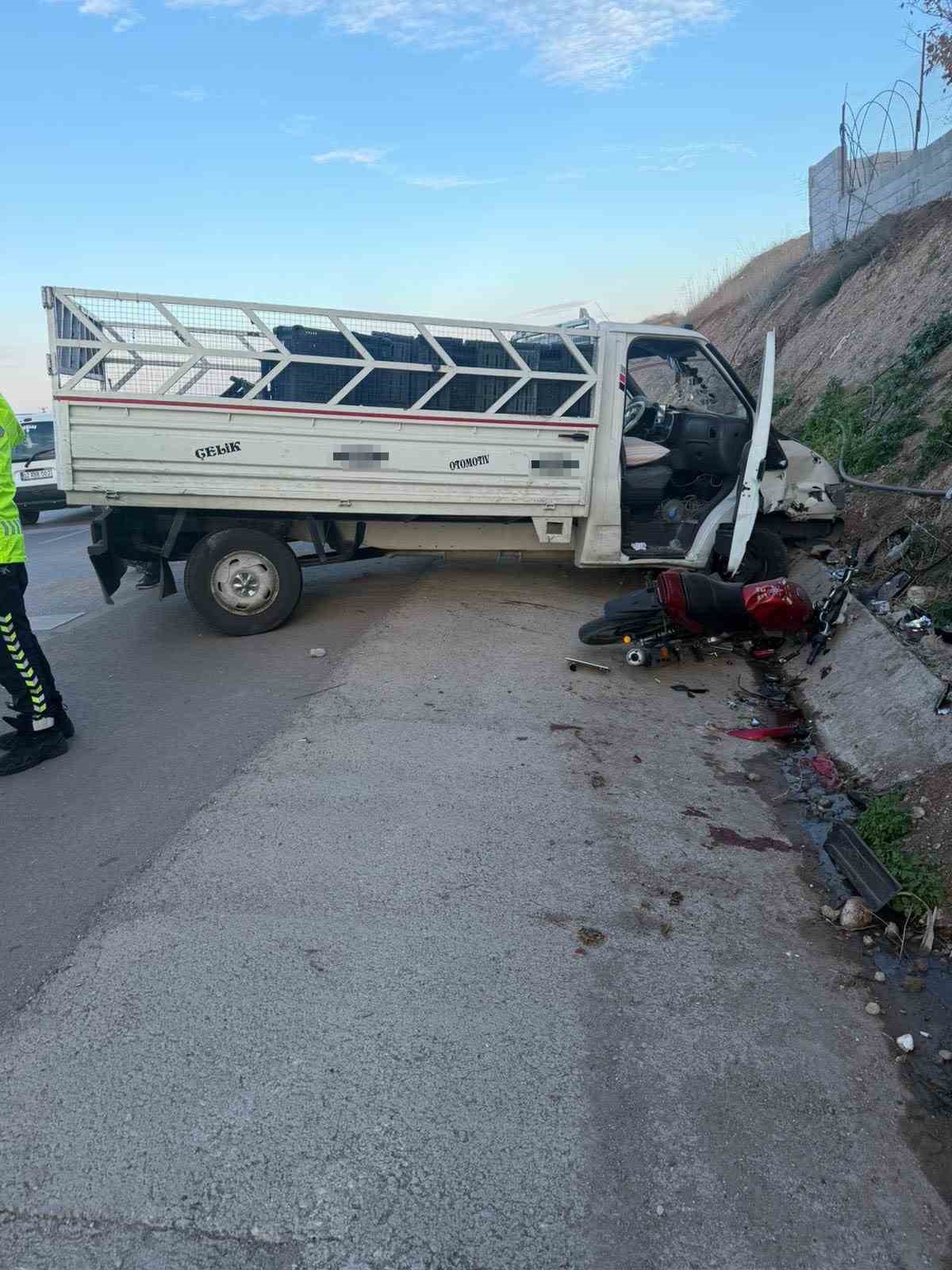 motosiklet ile kamyonet carpisti 1 olu 2 3fQaKzhN