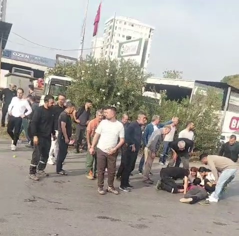 Motosiklet ile otomobil çarpıştı: 1 ağır yaralı 4 motosiklet ile otomobil carpisti 1 agir yarali 0 bYrvNF32