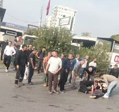 motosiklet-ile-otomobil-carpisti-1-agir-yarali-aJdNSrFl.jpg