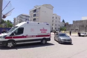 motosiklet-ile-otomobil-carpisti-1-yarali-Uk5BfuUa.jpg