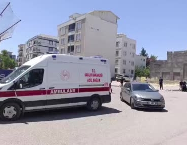 motosiklet-ile-otomobil-carpisti-1-yarali-Uk5BfuUa.jpg