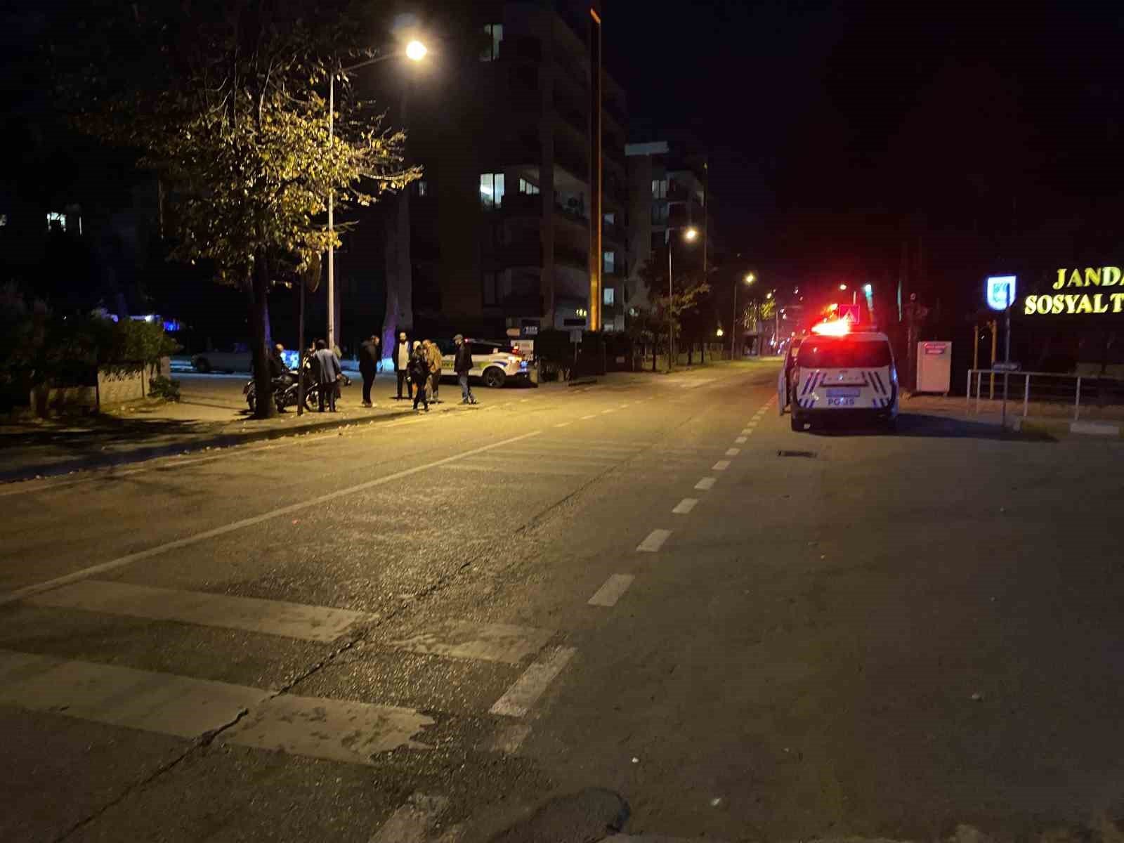 motosiklet ile otomobil carpisti 2 genc yaralandi 3 1tmObrZ6