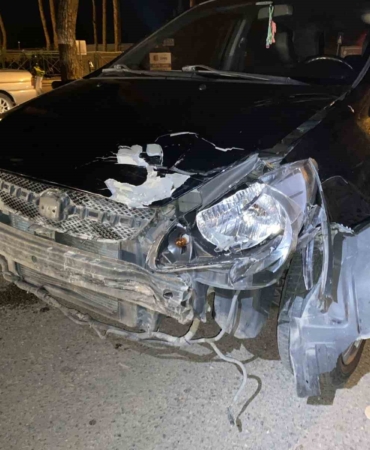 motosiklet-ile-otomobil-carpisti-2-genc-yaralandi-SrHgNlJt.jpg