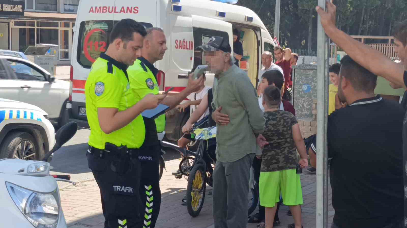 Motosiklet ile otomobil çarpıştı: 2 yaralı 5 motosiklet ile otomobil carpisti 2 yarali 1 6l2UKn8K
