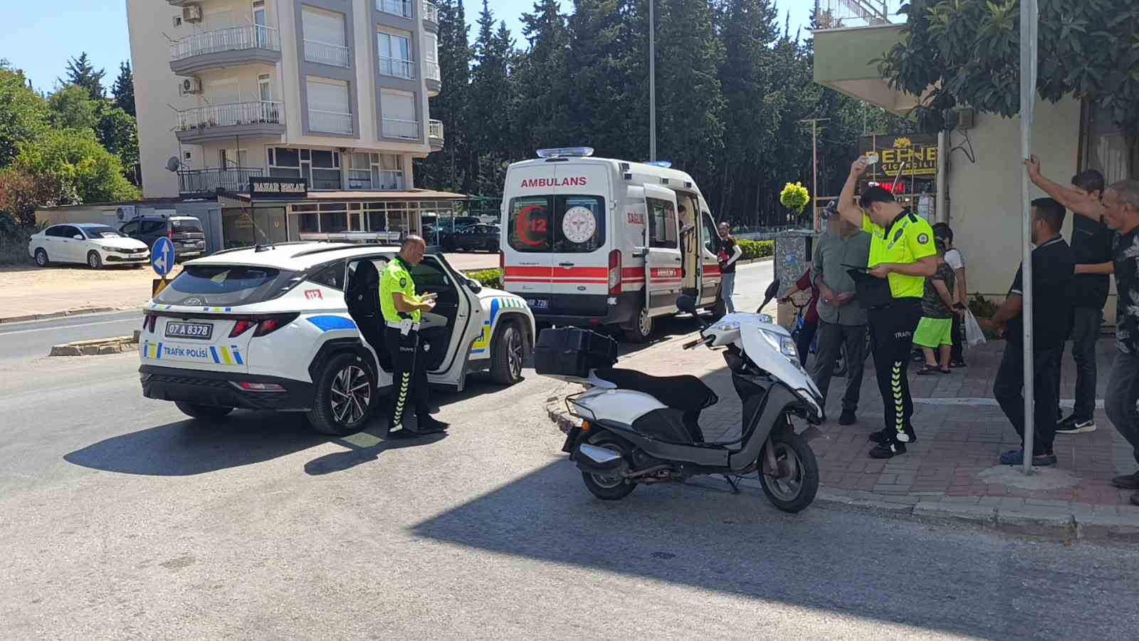 Motosiklet ile otomobil çarpıştı: 2 yaralı 6 motosiklet ile otomobil carpisti 2 yarali 2 wAPNeAMj