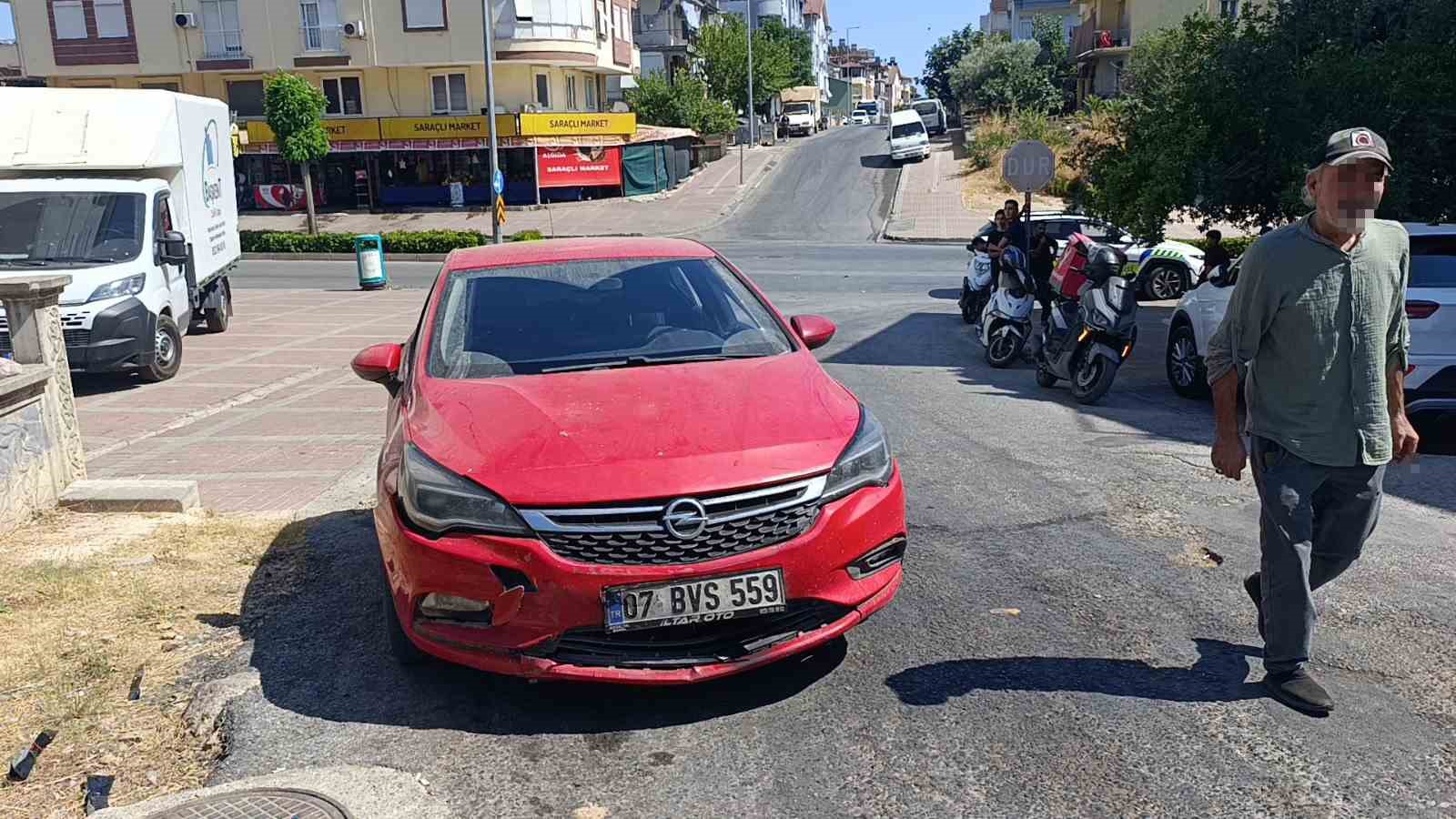 Motosiklet ile otomobil çarpıştı: 2 yaralı 7 motosiklet ile otomobil carpisti 2 yarali 3 hqrL5lNr