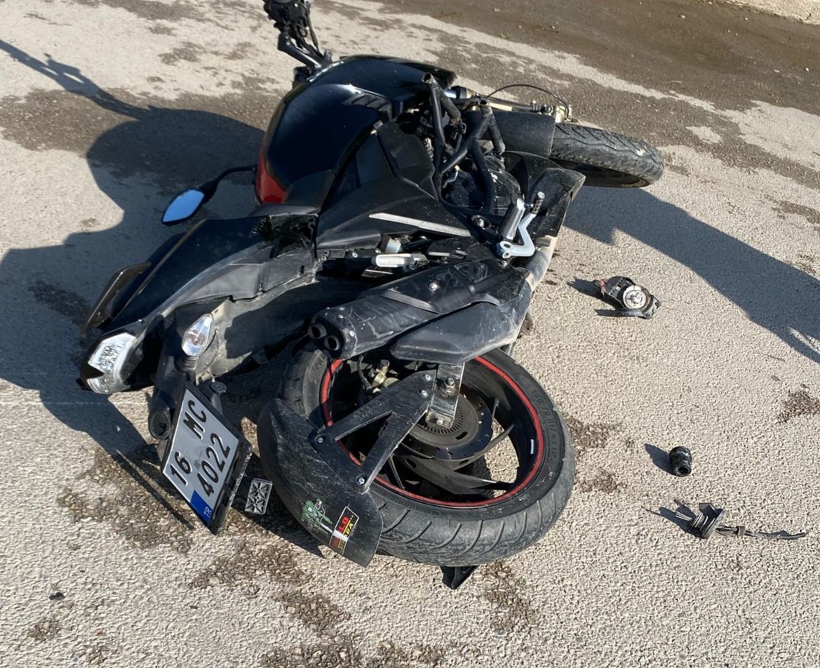 motosiklet ile otomobil carpisti 5 yarali 1 prDakyCP