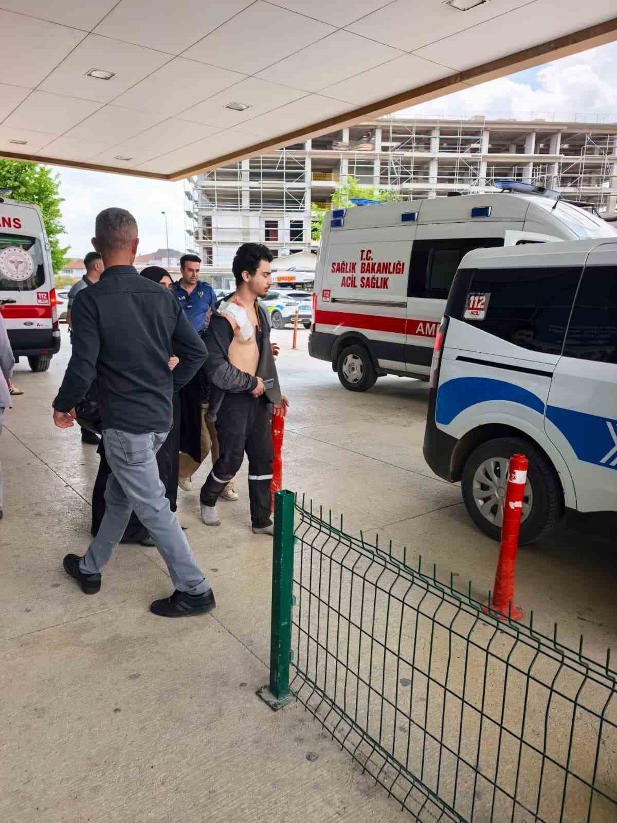 motosiklet ile otomobil carpisti 5 yarali 4 685jCTGj