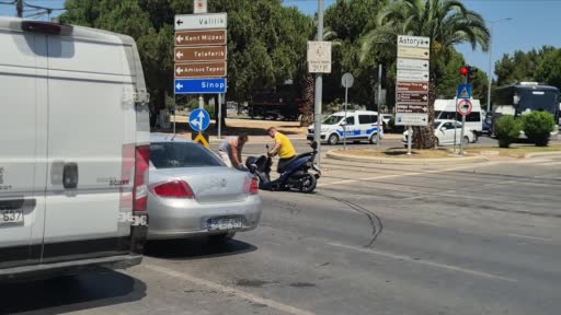 motosiklet-ile-otomobil-carpisti-rO4ExRzV.jpg