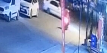 motosiklet-ile-otomobilin-carpismasi-kameraya-yansidi-lEWmWTrK.jpg