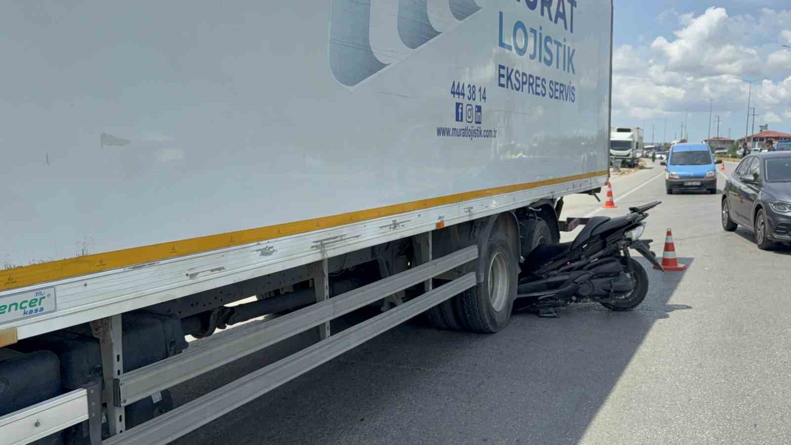 Motosiklet kamyonun tekerleri arasına ok gibi saplandı: Emekli komiser yardımcısı hayatını kaybetti 6 motosiklet kamyonun tekerleri arasina ok gibi saplandi emekli komiser yardimcisi hayatini kaybetti 2 zjX64YOQ