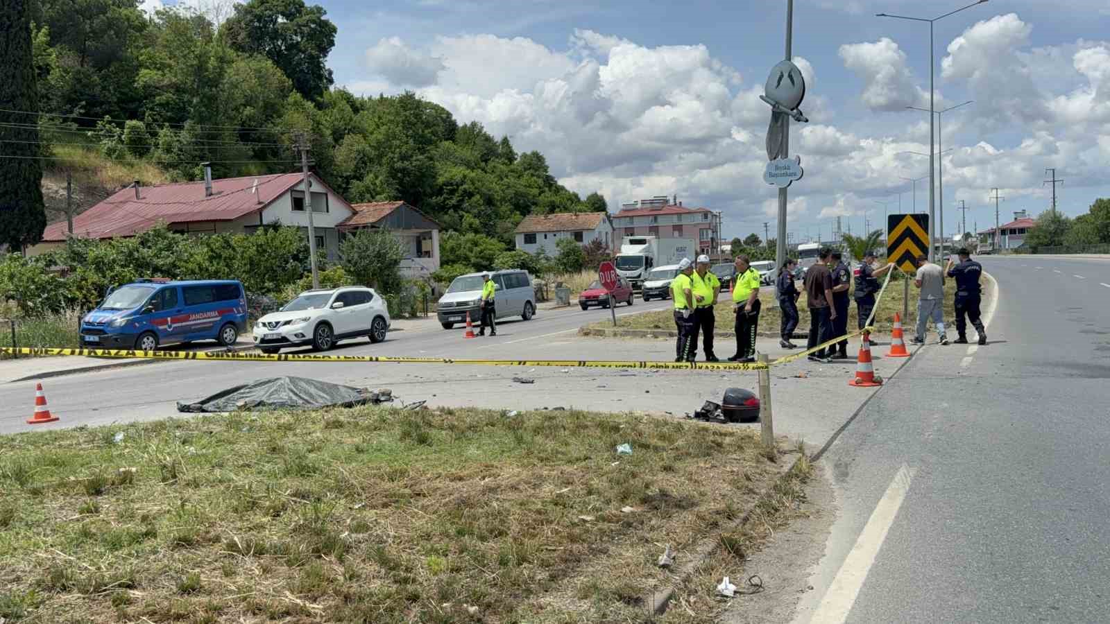 Motosiklet kamyonun tekerleri arasına ok gibi saplandı: Emekli komiser yardımcısı hayatını kaybetti 7 motosiklet kamyonun tekerleri arasina ok gibi saplandi emekli komiser yardimcisi hayatini kaybetti 3 FtDUJ7zg