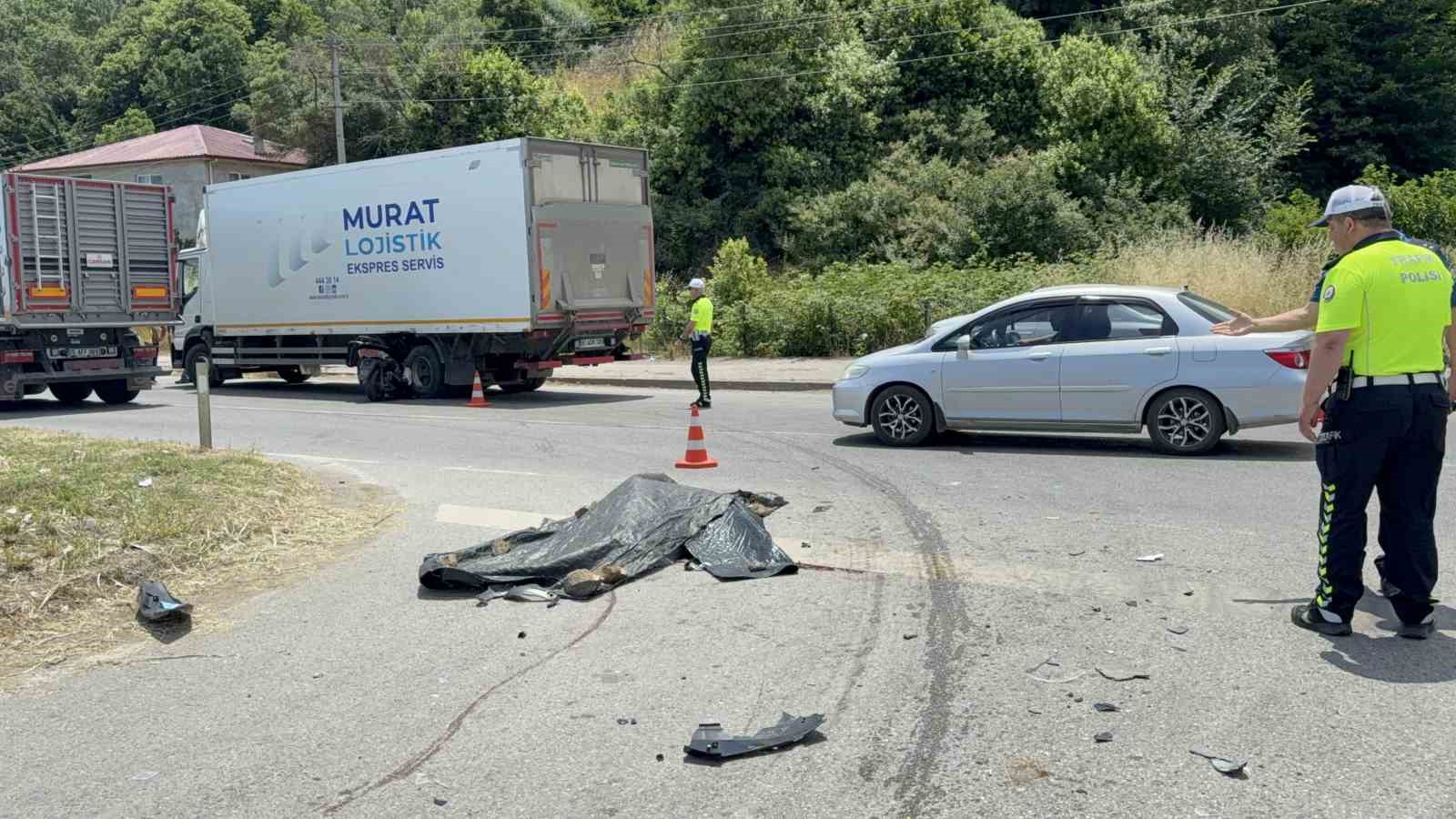 Motosiklet kamyonun tekerleri arasına ok gibi saplandı: Emekli komiser yardımcısı hayatını kaybetti 8 motosiklet kamyonun tekerleri arasina ok gibi saplandi emekli komiser yardimcisi hayatini kaybetti 4 b2V4Pszg
