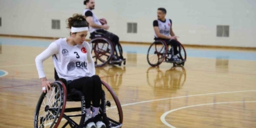 motosiklet-kazasinda-engelli-kalan-genc-kiz-hayata-basketbolla-tutundu-Dk829xI2.jpg