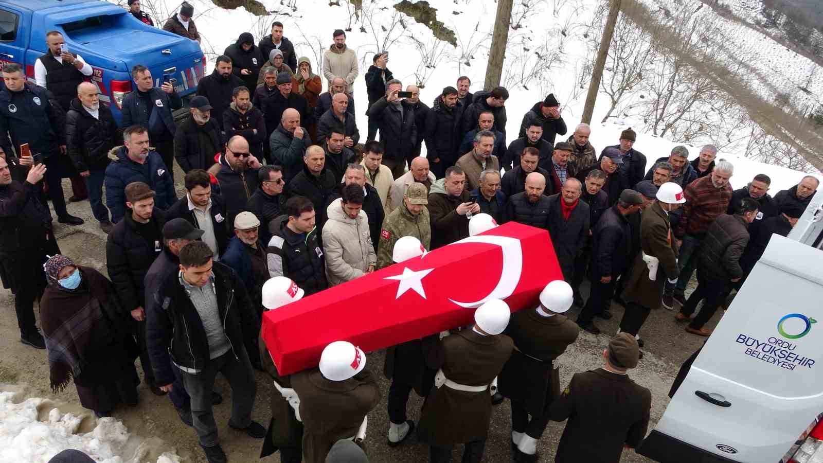 motosiklet kazasinda hayatini kaybeden astsubay orduda topraga verildi 1 mB3atPJ8