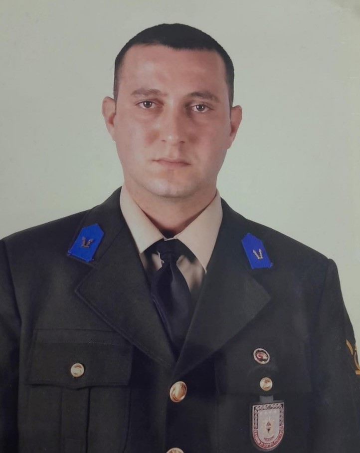 motosiklet kazasinda hayatini kaybeden astsubay orduda topraga verildi 6