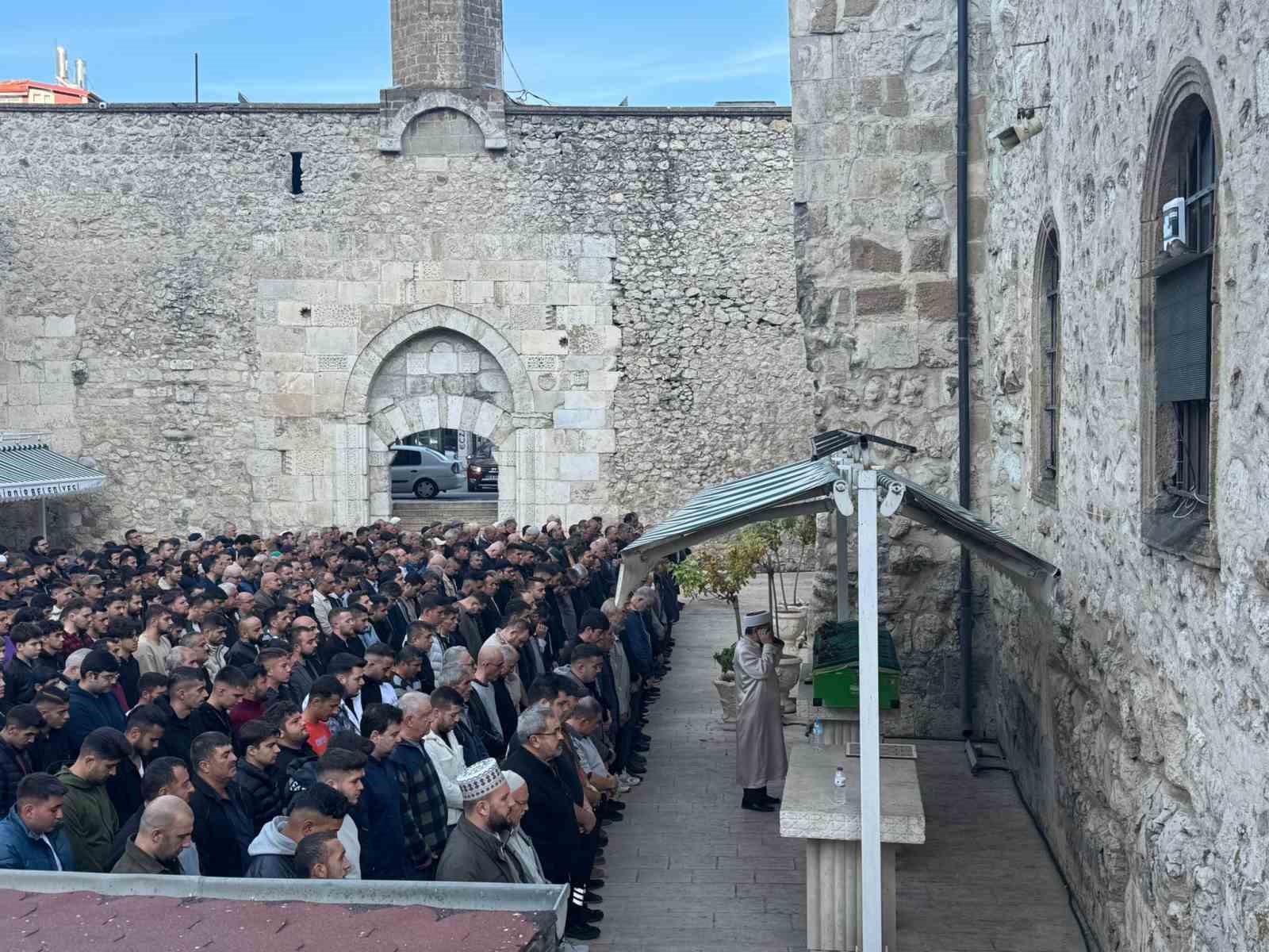 Motosiklet kazasında hayatını kaybeden genç, gözyaşlarıyla son yolculuğuna uğurlandı 8 motosiklet kazasinda hayatini kaybeden genc gozyaslariyla son yolculuguna ugurlandi 4 pMhDpA73