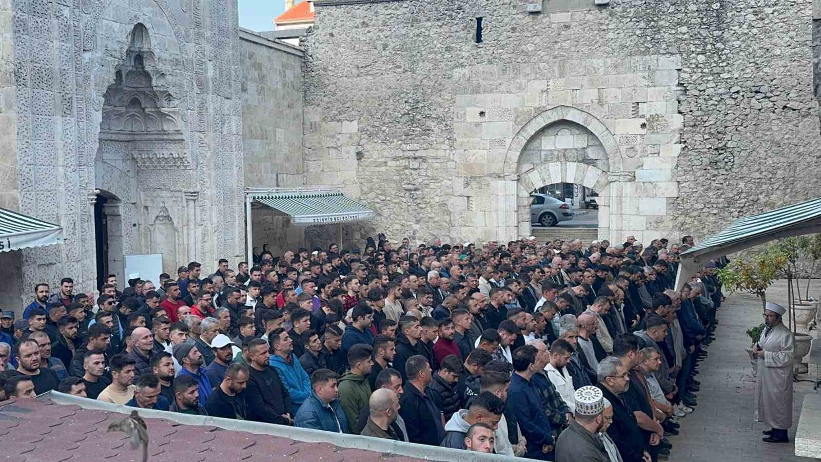 Motosiklet kazasında hayatını kaybeden genç, gözyaşlarıyla son yolculuğuna uğurlandı 9 motosiklet kazasinda hayatini kaybeden genc gozyaslariyla son yolculuguna ugurlandi 5