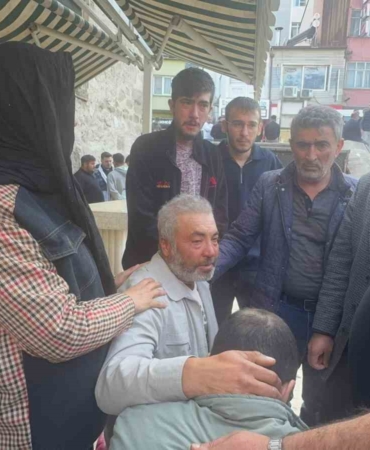 motosiklet-kazasinda-hayatini-kaybeden-genc-gozyaslariyla-son-yolculuguna-ugurlandi-JprRfvZ8.jpg