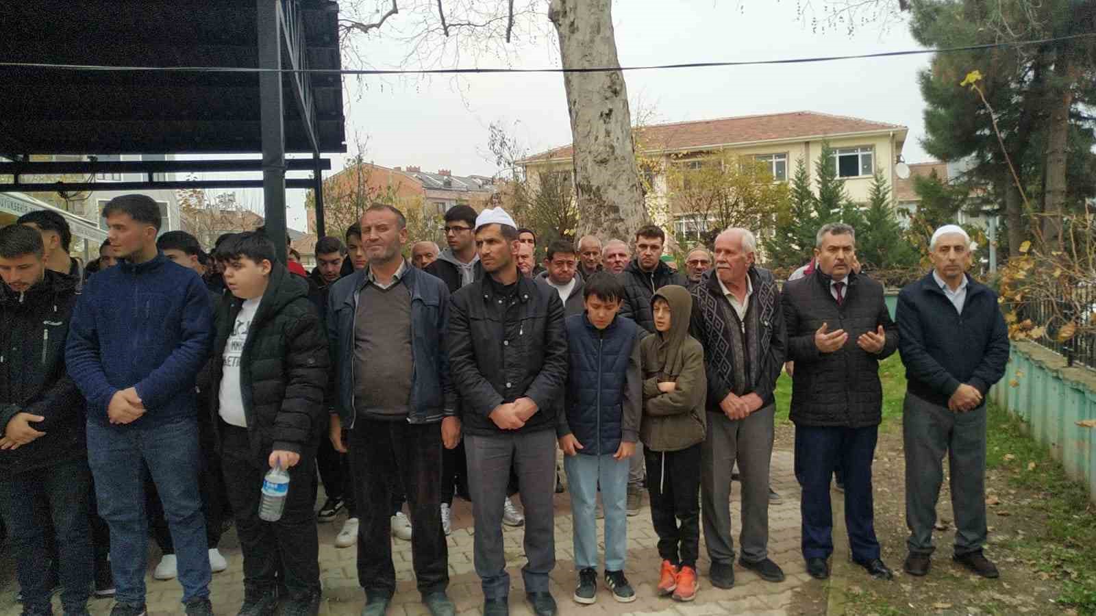 Motosiklet kazasında hayatını kaybeden genç son yolculuğuna uğurlandı 5 motosiklet kazasinda hayatini kaybeden genc son yolculuguna ugurlandi 1 UGOg6hu8