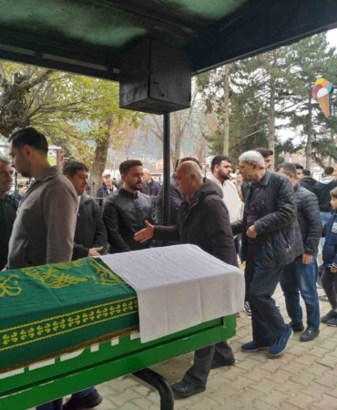 motosiklet-kazasinda-hayatini-kaybeden-genc-son-yolculuguna-ugurlandi-ASwe9skR.jpg