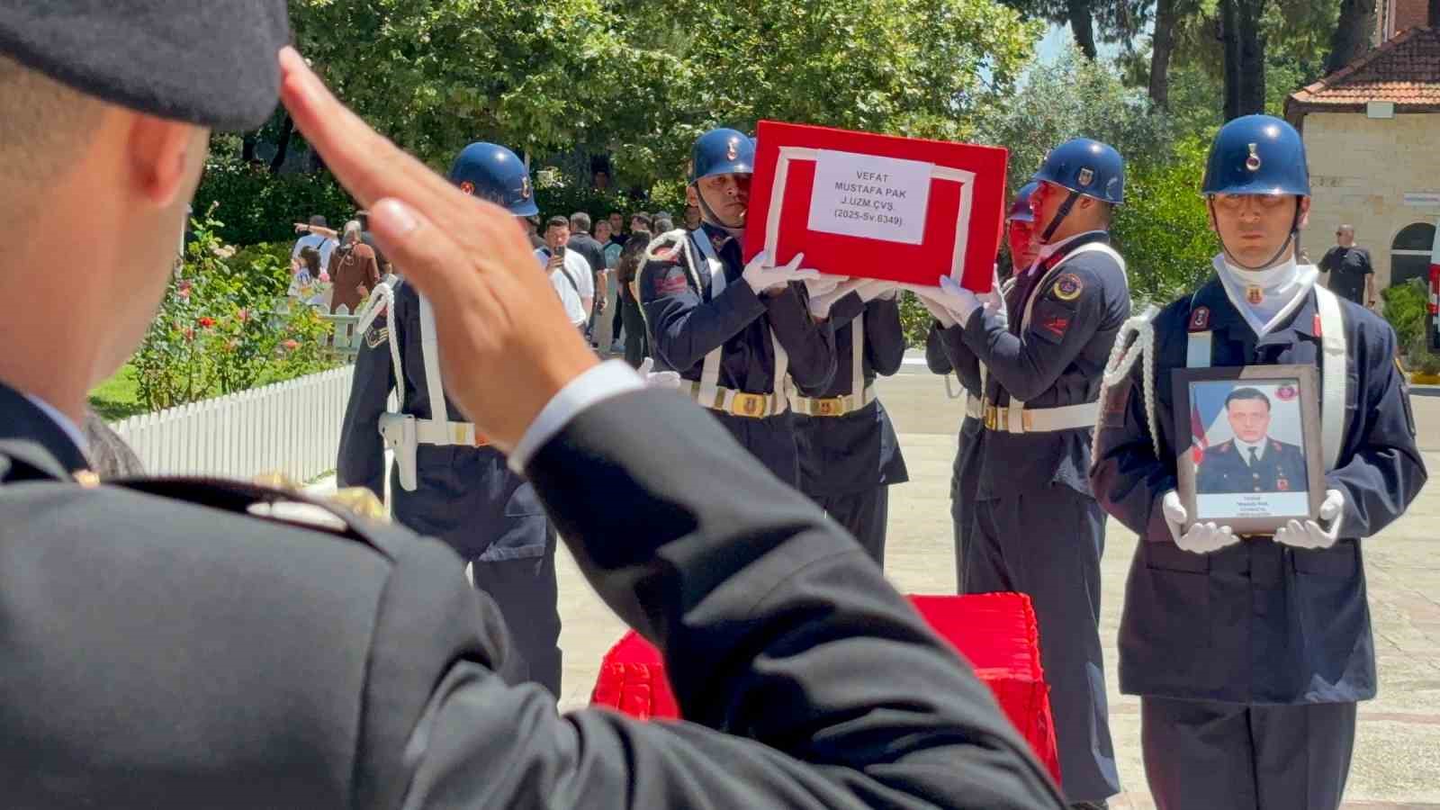 motosiklet kazasinda hayatini kaybeden jandarma personeline son gorev 3 sgsAQLyN