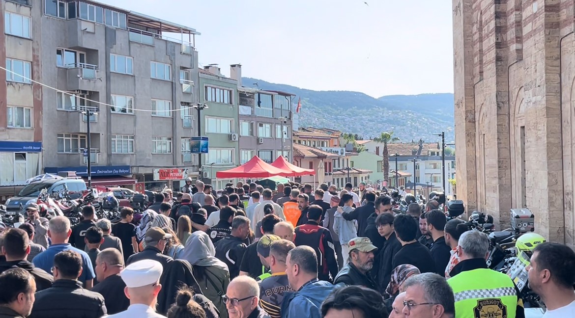 motosiklet kazasinda hayatini kaybeden sanatci son yolculuguna ugurlandi 1 AaXNwnrd