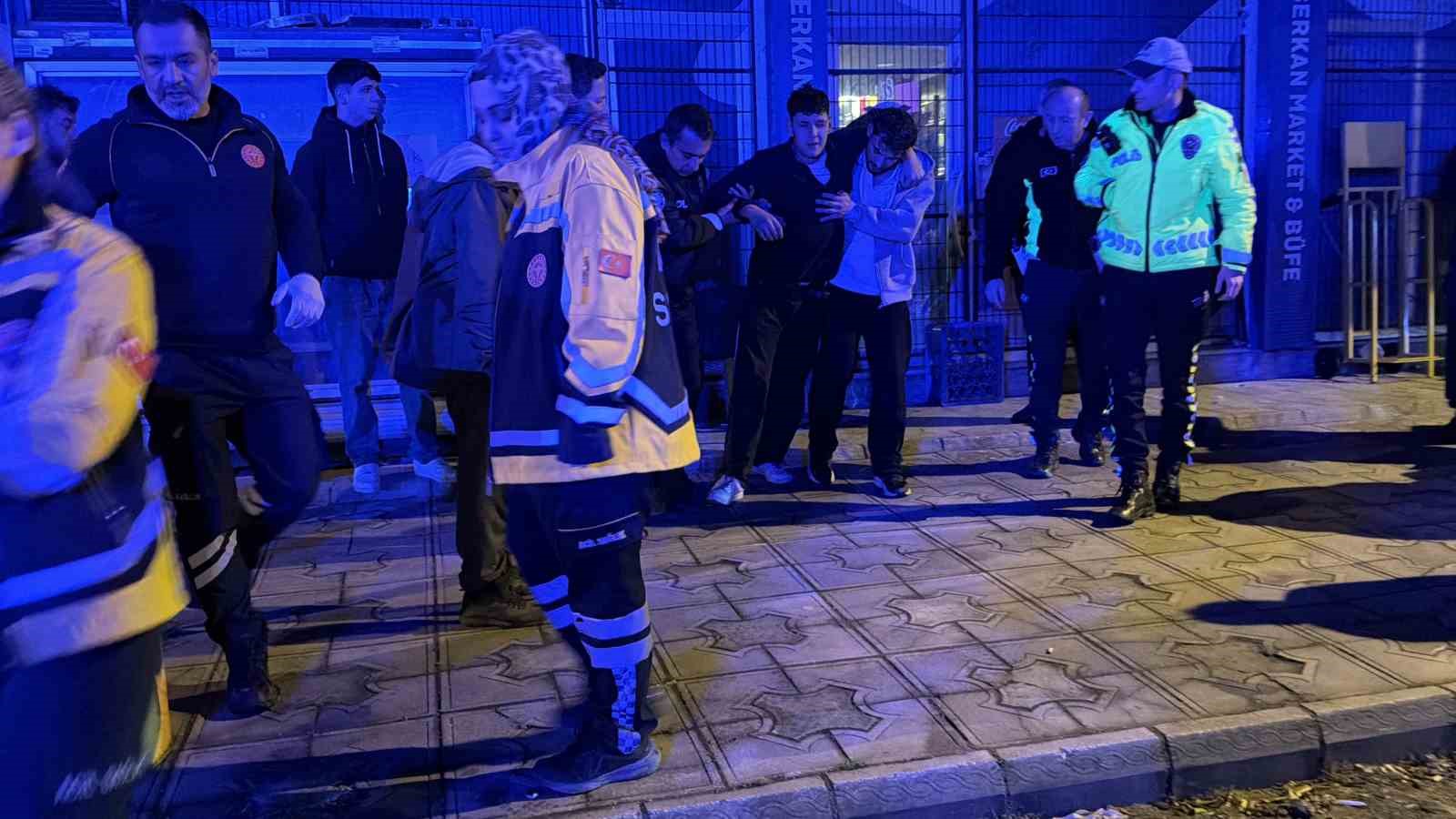 motosiklet kazasinda yaralanip hastaneye gitmek istemeyen genci polis ikna etti 2 8fIN95AV