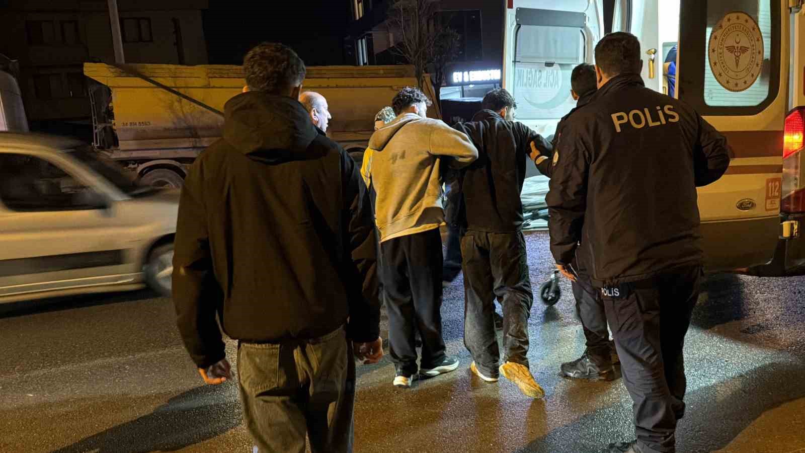 motosiklet kazasinda yaralanip hastaneye gitmek istemeyen genci polis ikna etti 3 bUwdT92g