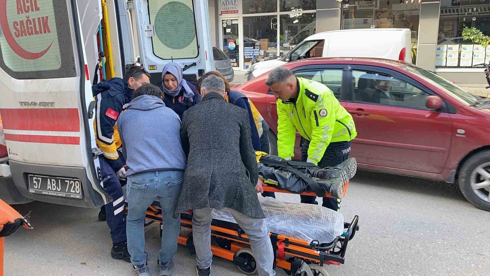 motosiklet otomobile arkadan carpti 1 yarali 2 g2IcNc8O