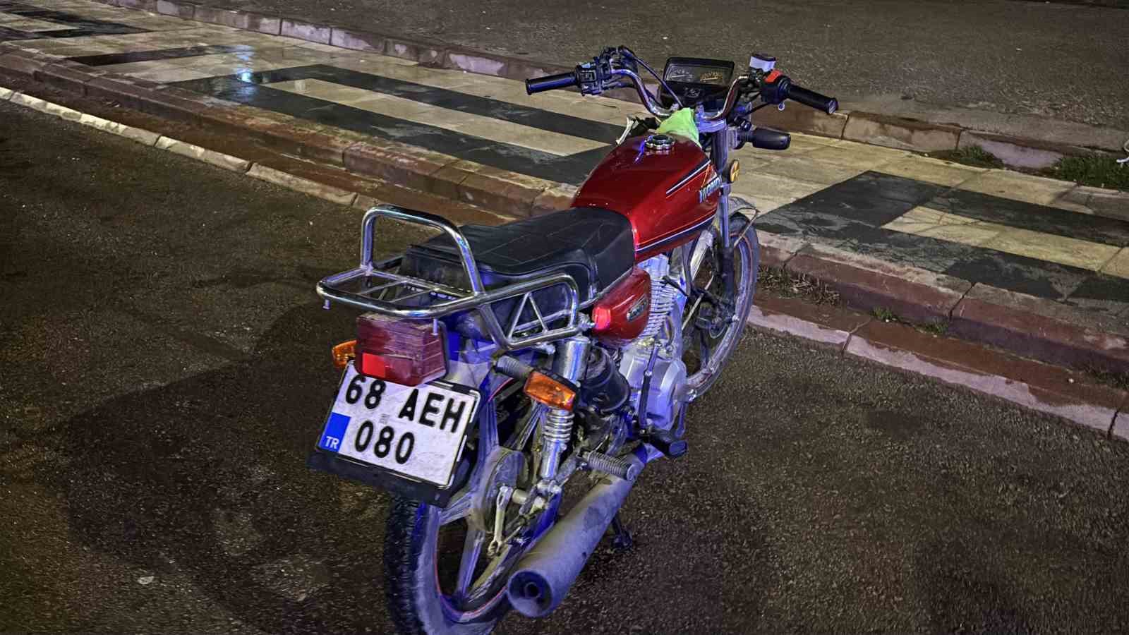 motosiklet otomobile arkadan carpti 2 yarali 6 InRvO5si