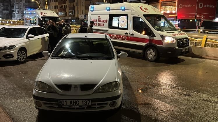 motosiklet otomobile arkadan carpti 2 yarali 7 zn9gAqNs